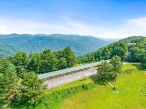  Saluda Mountain Lodge  Салуда
